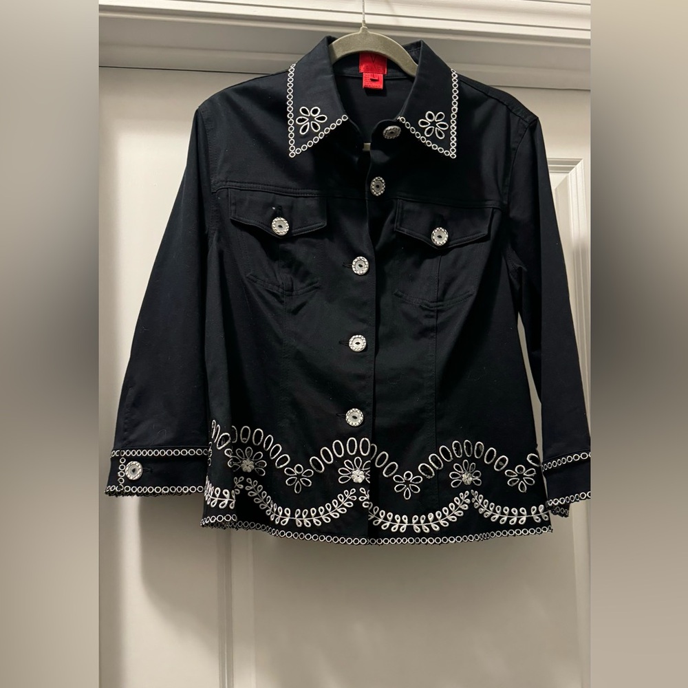 Chic Black Embroidered Women's Jean Jacket